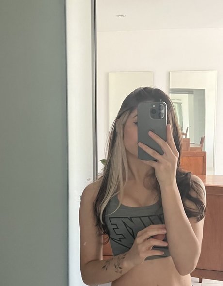 Naakte gelekte OnlyFans-foto van Ingrid Larissa