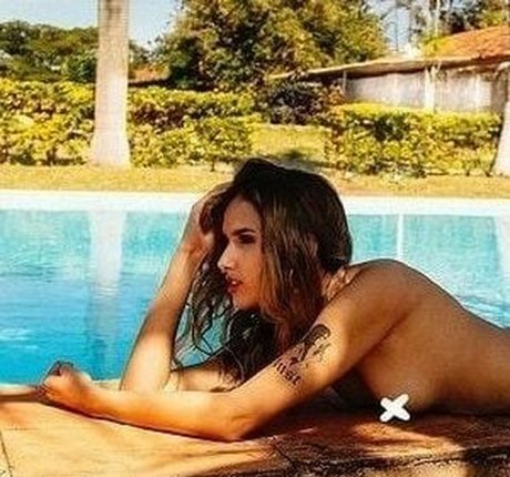 Naakte gelekte OnlyFans-foto van Satrinna