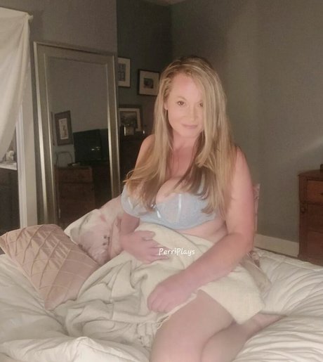 Naakte gelekte OnlyFans-foto van Perriplays