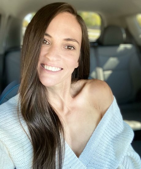 Naakte gelekte OnlyFans-foto van Aunna Harris
