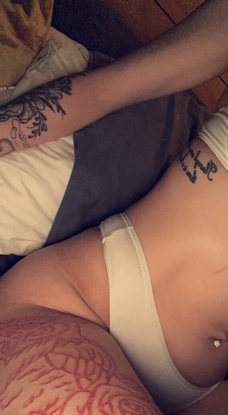 Naakte gelekte OnlyFans-foto van Smusa