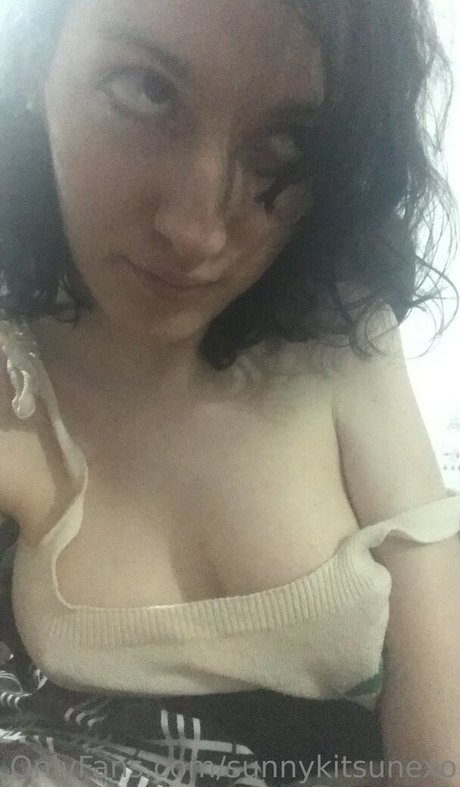 Naakte gelekte OnlyFans-foto van Sunnykitsunexo