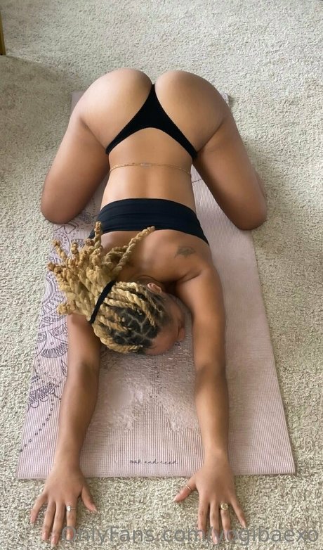 Naakte gelekte OnlyFans-foto van Yogibaexo