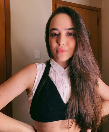 Naakte gelekte OnlyFans-foto van Bella Piero