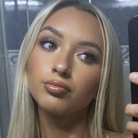 Naakte gelekte OnlyFans-foto van Ebony Saint Rose