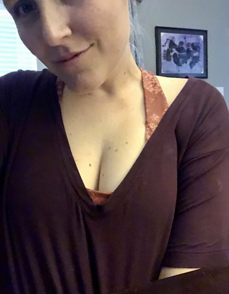 Naakte gelekte OnlyFans-foto van Freakymomalldaylong
