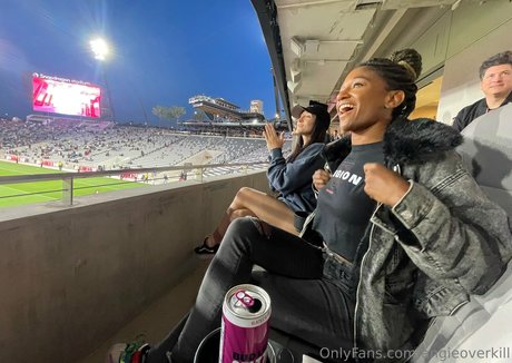 Naakte gelekte OnlyFans-foto van Angieoverkill