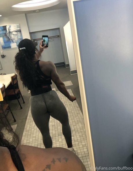 Naakte gelekte OnlyFans-foto van Ebonymuscle