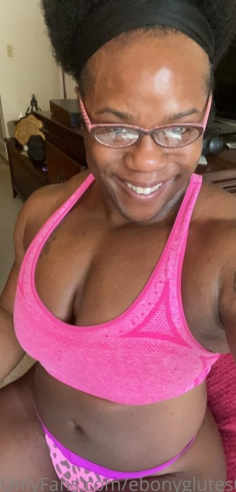 Naakte gelekte OnlyFans-foto van Ebonyglutes01