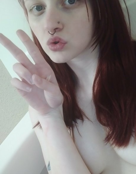 Naakte gelekte OnlyFans-foto van Benzbabe
