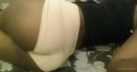 Naakte gelekte OnlyFans-foto van Robaby