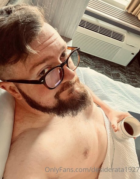 Naakte gelekte OnlyFans-foto van Binxanddesi
