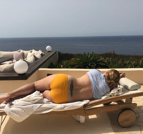 Naakte gelekte OnlyFans-foto van Amy Schumer
