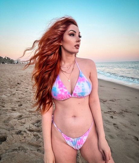 Naakte gelekte OnlyFans-foto van Nicole Simone