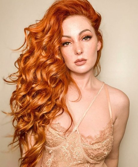 Nicole Simone