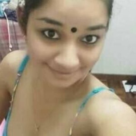 Naakte gelekte OnlyFans-foto van Indian Exhibition