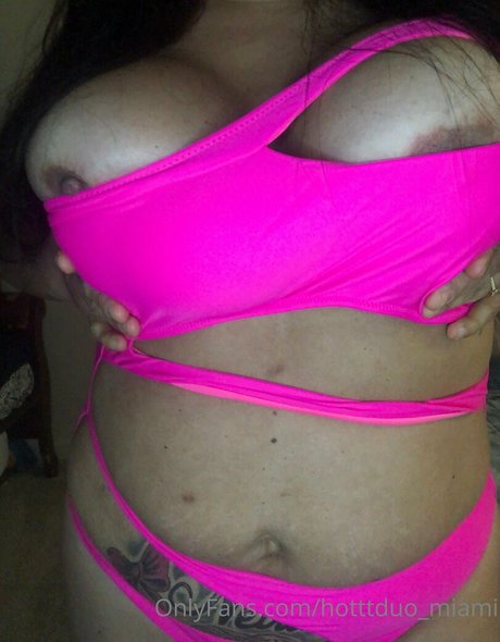 Naakte gelekte OnlyFans-foto van Hotttduo1