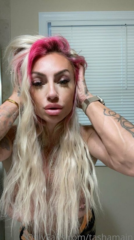 Naakte gelekte OnlyFans-foto van Tashamain