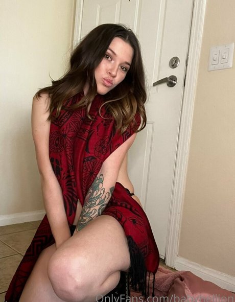 Naakte gelekte OnlyFans-foto van Babyhellion