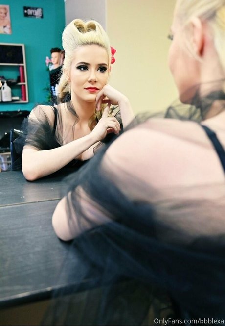 Naakte gelekte OnlyFans-foto van Babyblexa