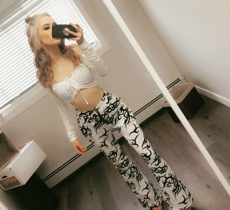 Naakte gelekte OnlyFans-foto van Babyblexa