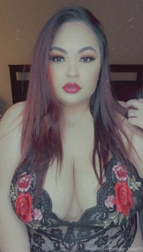 Naakte gelekte OnlyFans-foto van Asianbabe10