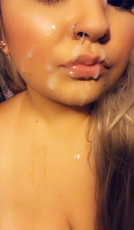 Naakte gelekte OnlyFans-foto van Asianbabe10