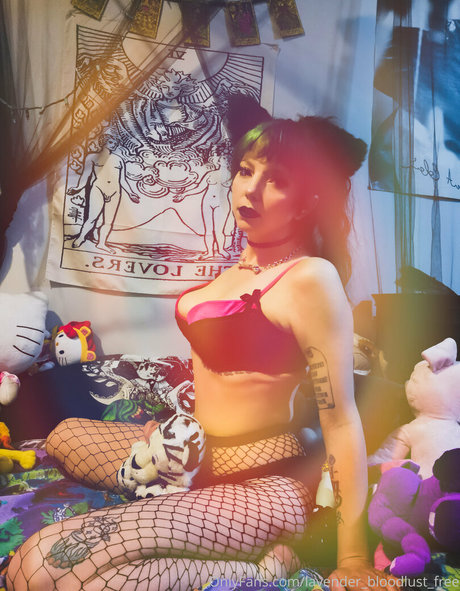 Naakte gelekte OnlyFans-foto van Lavenderbloodlustfree