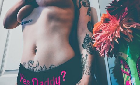 Naakte gelekte OnlyFans-foto van Lavenderbloodlustfree