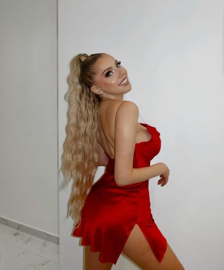 Naakte gelekte OnlyFans-foto van Violet Benson