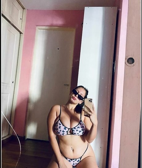 Naakte gelekte OnlyFans-foto van Ludmila Luquez
