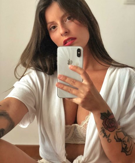 Naakte gelekte OnlyFans-foto van Zhanet Filipova