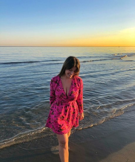 Naakte gelekte OnlyFans-foto van Zhanet Filipova