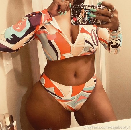 Naakte gelekte OnlyFans-foto van Dejabooty1