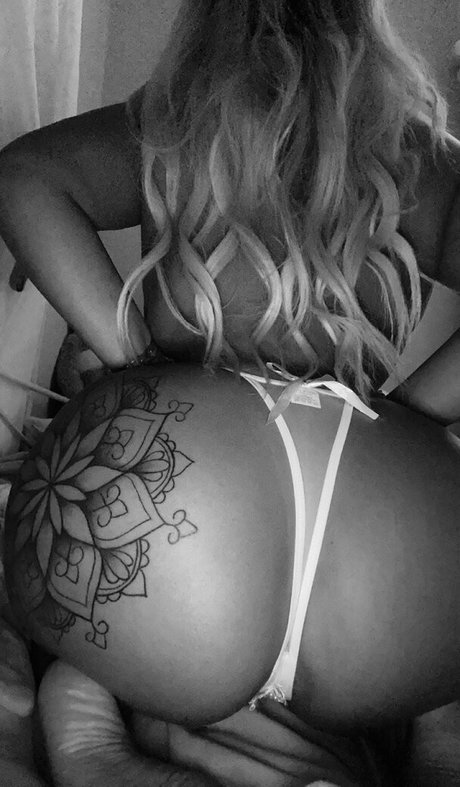Naakte gelekte OnlyFans-foto van Chazbondsfield1