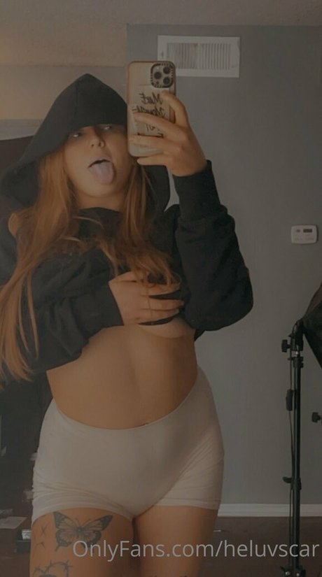 Naakte gelekte OnlyFans-foto van Heluvscar
