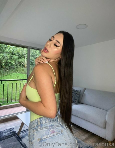 Naakte gelekte OnlyFans-foto van Mia Russo
