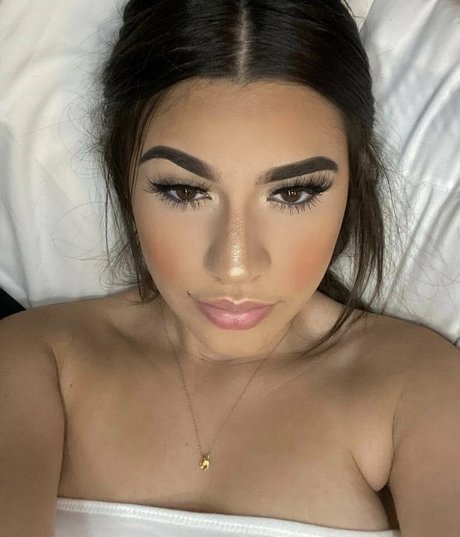 Naakte gelekte OnlyFans-foto van Savtiva
