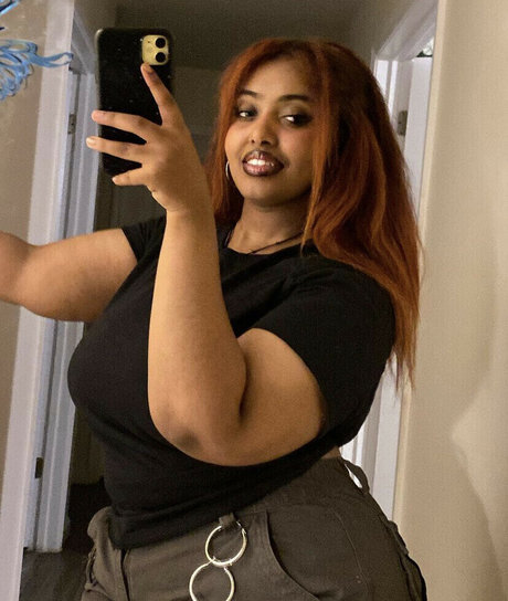 Naakte gelekte OnlyFans-foto van Keyiwot