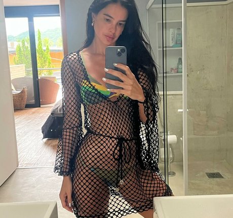Naakte gelekte OnlyFans-foto van Vera Viel