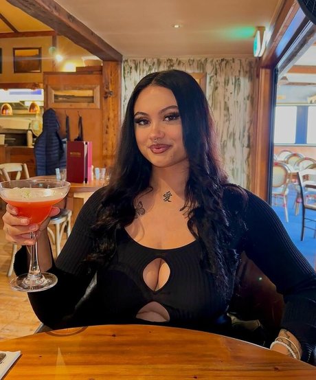 Naakte gelekte OnlyFans-foto van Taylaraywhite