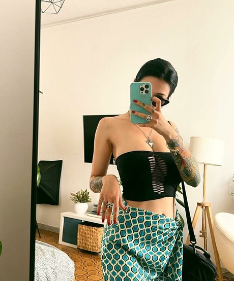 Inkedsmokinggirl