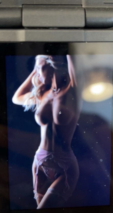 Naakte gelekte OnlyFans-foto van Mountainlovinlady