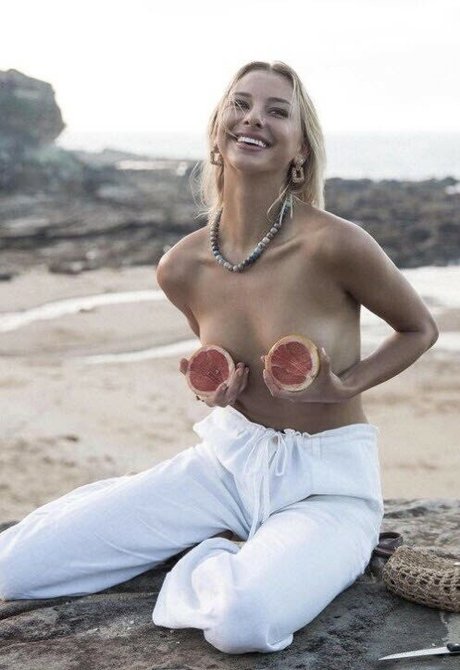 Naakte gelekte OnlyFans-foto van Stephanie Belovukovic