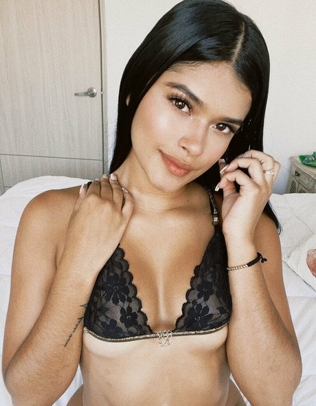 Naakte gelekte OnlyFans-foto van Janea