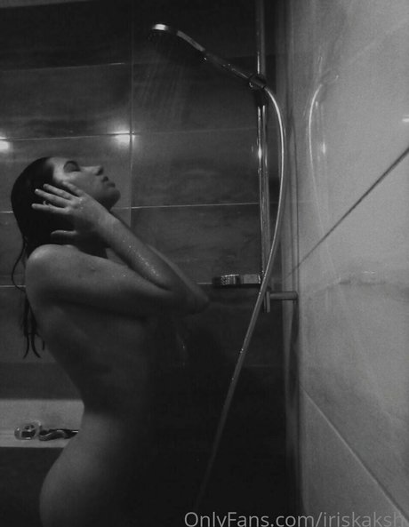 Naakte gelekte OnlyFans-foto van Tessiefree