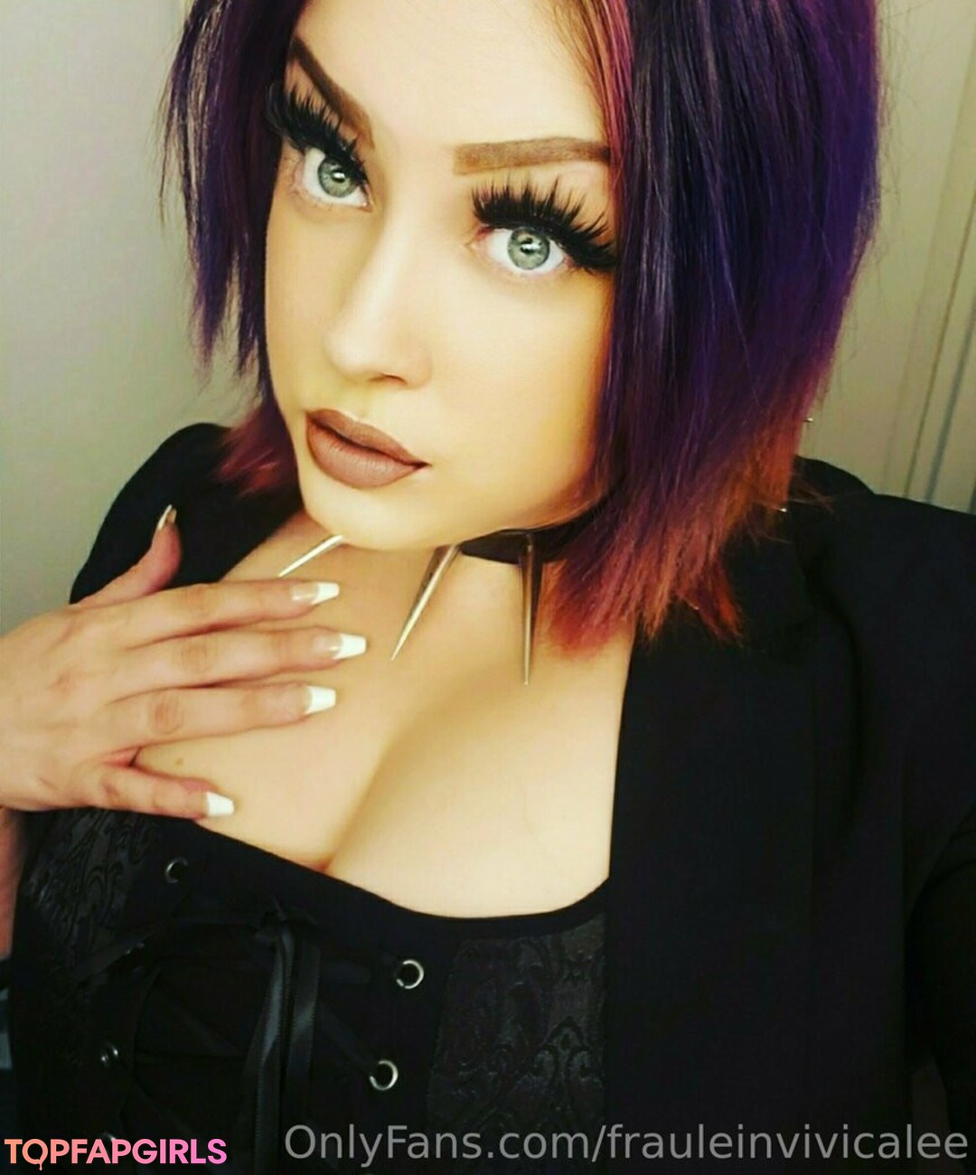 Naakte gelekte OnlyFans-foto van Frauleinvivicalee #21 Naakte gelekte OnlyFans-foto van Frauleinvivicalee #21