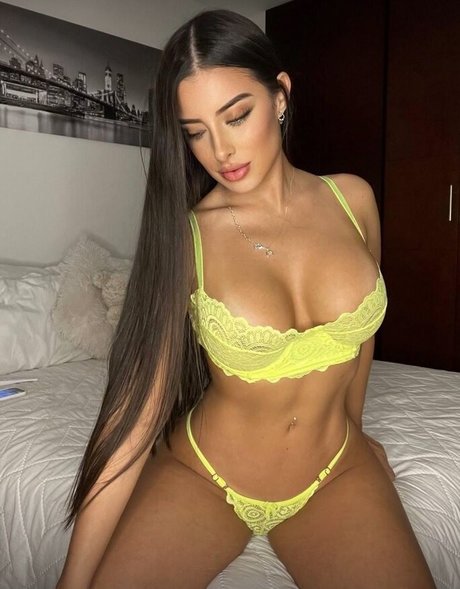 Naakte gelekte OnlyFans-foto van Noralizlopez