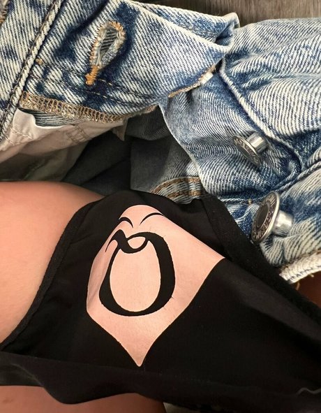 Naakte gelekte OnlyFans-foto van Hotwifeheidi