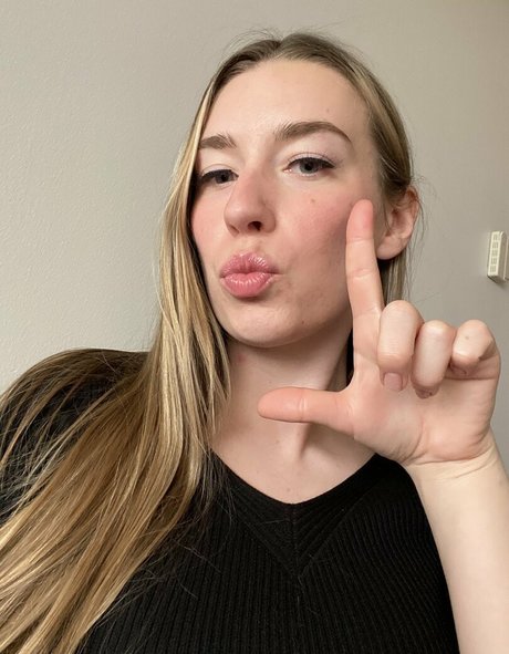 Naakte gelekte OnlyFans-foto van Goddess Ally Etana